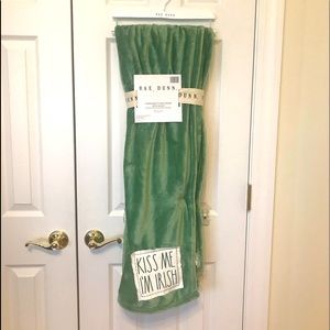 NWT Rae Dunn ☘️Kiss Me I’m Irish☘️ oversized plush throw 50 x 70